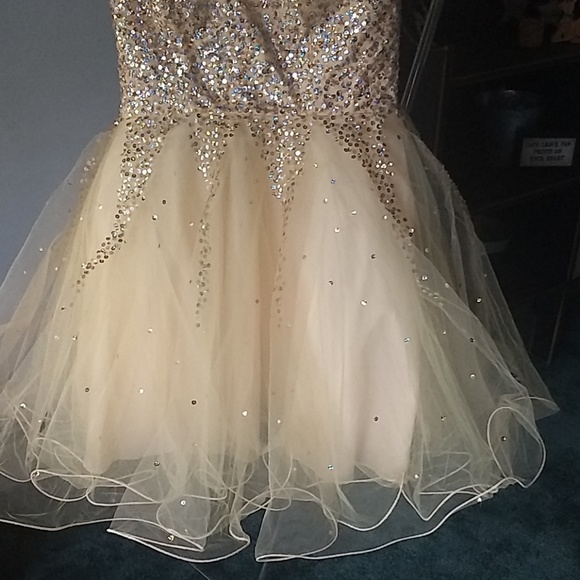 Dress - Picture 4 of 8